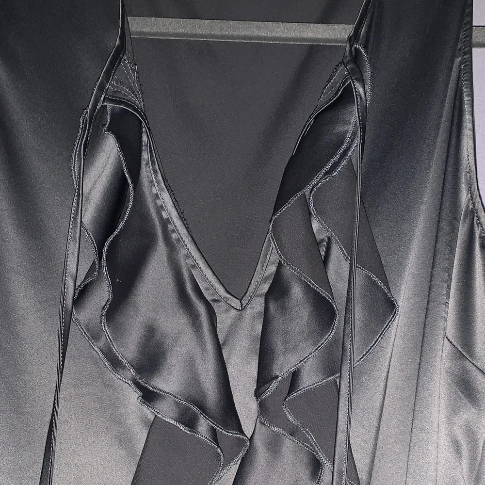 Gray Sleeveless Ruffle Top - Picture 3 of 10
